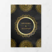 Indische bruiloft in Black and Gold Asian Mandala Drieluik Uitnodiging (Cover)