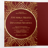 Indische bruiloft Rode en gouden etnische Mandala Drieluik Uitnodiging (Binnenzijde eerst)