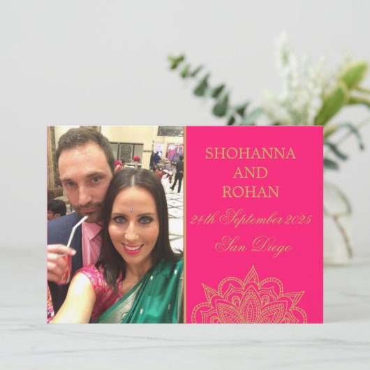 Indische goudroze foto's die de datum opslaan aankondiging (Staand voorkant)