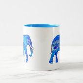 Indische olifant in een Blue Arabesque Pattern Tweekleurige Koffiemok (Center)