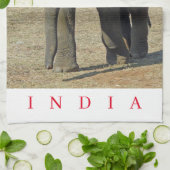 Indische olifant in het wilde uitzicht theedoek (Gevouwen)