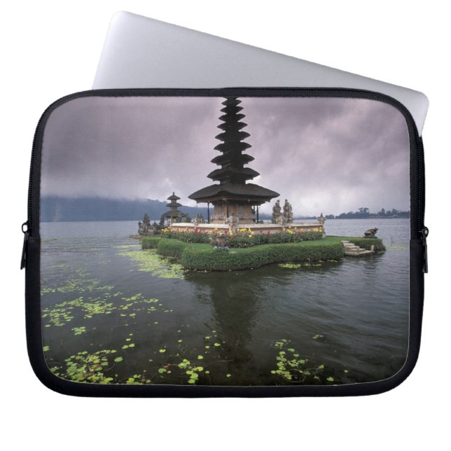 Indonesië, Bali, Ulun Danu Tempel. Laptop Sleeve (Voorkant)