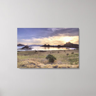 Indonesië, Komodo National Park. Zonsondergang op  Canvas Afdruk