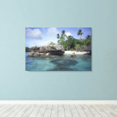 Indonesië. Rotsformaties langs de kust Canvas Afdruk (Insitu (Houten vloer))