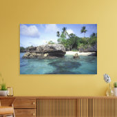 Indonesië. Rotsformaties langs de kust Canvas Afdruk (Insitu (Woonkamer))
