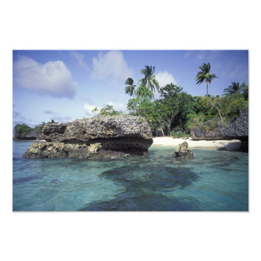 Indonesië. Rotsformaties langs de kust Foto Afdruk (Voorkant)