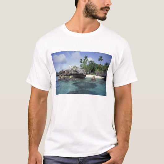 Indonesië. Rotsformaties langs de kust T-shirt (Voorkant)