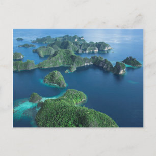 Indonesië, West-Papoea. Luchtfoto van Raja Ampat Briefkaart