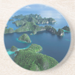 Indonesië, West-Papoea. Luchtfoto van Raja Ampat Zandsteen Onderzetter