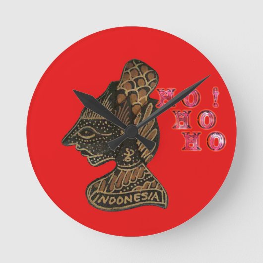 Indonesische Schaduwpop Hohoho Design op rood doek Ronde Klok (Voorkant)
