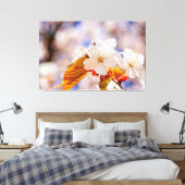 Indrukwekkende kersenbloesems op een zonnige lente canvas afdruk (Insitu (Slaapkamer))