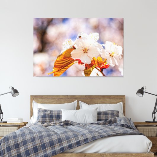 Indrukwekkende kersenbloesems op een zonnige lente canvas afdruk (Insitu (Slaapkamer))