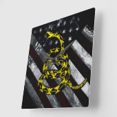 Industrial American Flag and Snake Clock Vierkante Klok (Hoek)