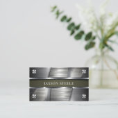 Industrieel geborsteld metaal en olijfgroen visitekaartje (Staand voorkant)