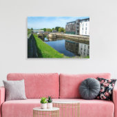 Industriële echo's: modern wonen aan de Wakefield Canvas Afdruk (Insitu (Woonkamer))