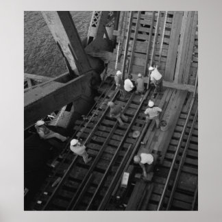 Industriële foto's - werknemers in de brug over de poster
