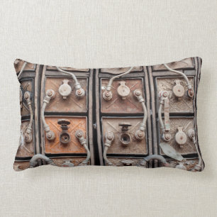 Industriële uitrusting in verlaten mijnen in Butt Kussen