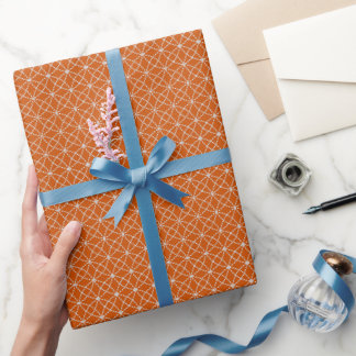 Ineengrijpende curven op donkeroranje cadeaupapier