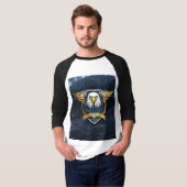 Inferno Guardian: Een Eagle Logo Design Tattoo T-shirt (Voorkant volledig)