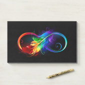 Infineensymbool met regenboogvanger post-it® notes (Op bureau)