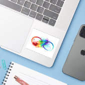 Infineensymbool met regenboogvanger sticker (Laptop met iPhone)