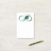 Infiniteitssymbool met Peacockdoether Post-it® Notes (Op bureau)