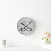 Infinity symbool op Faux-metaal textuur door STayl Ronde Klok (Huis)