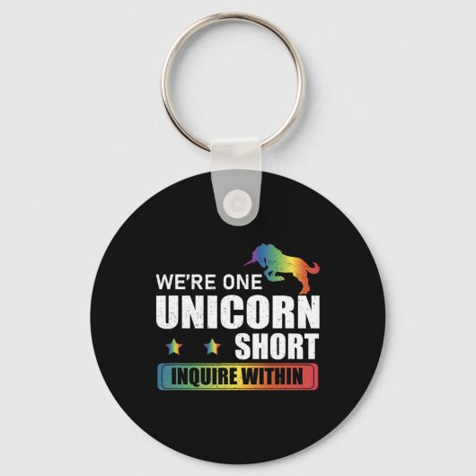 Informeer bij Funny Polyamory Unicorn Hunting A P Sleutelhanger (Voorkant)
