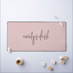 Informele scriptnaam Plain Blush Pink Bureaumat<br><div class="desc">Informele scriptnaam Plain Blush Pink. Moderne eenvoud die u gemakkelijk kunt personaliseren met jouw naam. Kan in elke kleur worden gewijzigd via de optie Verder bewerken.</div>