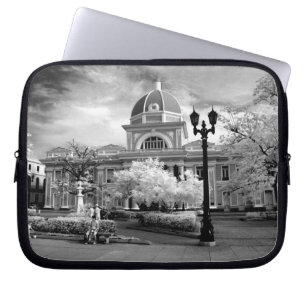 Infrarood vanParlement in Cienfuegos Cuba genoemd Laptop Sleeve