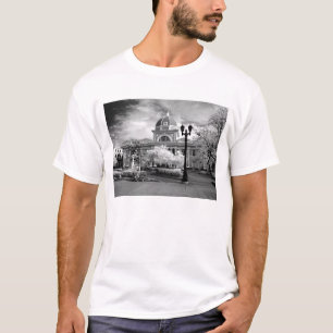 Infrarood vanParlement in Cienfuegos Cuba genoemd T-shirt