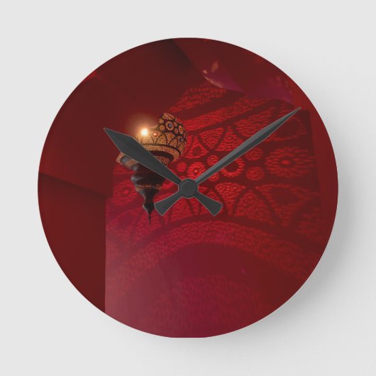 Ingang in de arcering en verlichte lantaarn ronde klok (Voorkant)