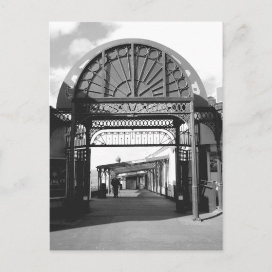 Ingang naar Noord-Pier B/W Briefkaart (Voorkant)