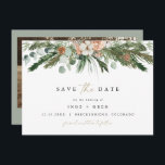 INGE Scandinavian Winter Greenery Save the Date Kaart<br><div class="desc">Dit sparen de datum kenmerkt Scandinavische groen en pijnboom met een moderne doopvontcombinatie en groenbedekking. *De meeste* formuleringen zijn bewerkbaar en alle kleuren kunnen worden aangepast aan uw wensen. Voeg een foto op de achterkant toe en maak een lijst van je trouwwebsite voor een speciale aanraking.</div>