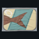 ingeblikte vis theedoek<br><div class="desc">Voeg een vleugje grilligheid toe aan uw keuken met onze Tinned Fish Kitchen Towel. Deze handdoek is voorzien van een leuk en kleurrijk ontwerp geïnspireerd door ingeblikte visverpakkingen, perfect voor het toevoegen van een speels element aan uw keukendecor. Of u nu afwas droogt, aanrechtbladen afveegt of gewoon een pop kleur...</div>