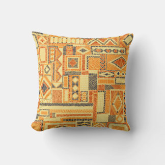 Ingeborduurd naadloos patchwork-patroon. Bohemian Kussen