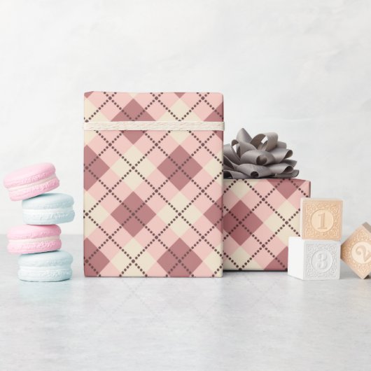 ingedrukte tartaankleurige klassieke beige bruine  cadeaupapier (Baby Shower)