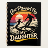Ingehaald Door Mijn Dochter Grappig Skien Ski Lief Planner (Voorkant)