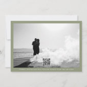Ingelijste Sage Groene QR Code Fotokalligrafie Save The Date (Achterkant)