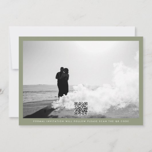 Ingelijste Sage Groene QR Code Fotokalligrafie Save The Date (Achterkant)