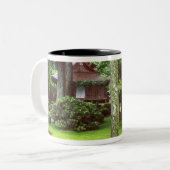 Ingevroren tempel, Ohara, Kyoto, Japan Tweekleurige Koffiemok (Voorkant links)