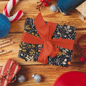 Ingewikkeld blad en bessen patroon op zwart cadeaupapier