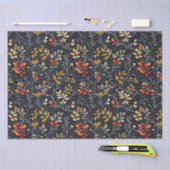 Ingewikkeld blad en bessen patroon op zwart tissuepapier (Craft)