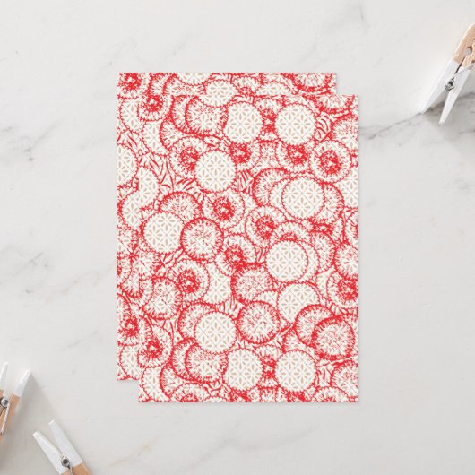 Ingewikkeld textielontwerp met rood, goud en kaart (Voorkant / Achterkant in situ)