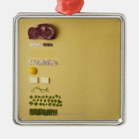 Ingrediënten voor bieszetmeel op geel metalen ornament (Voorkant)