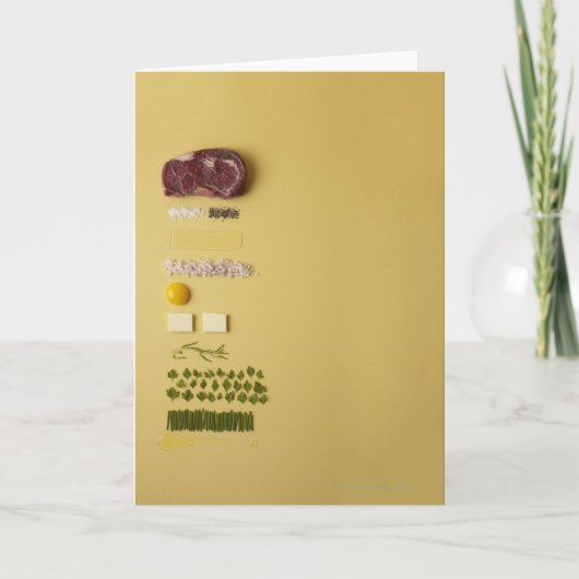 Ingrediënten voor tartaar op geel kaart (Voorkant)