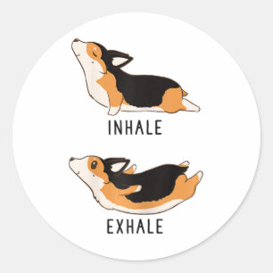 Inhale Exhale Yoga Driekleurige Corgi Ronde Sticker