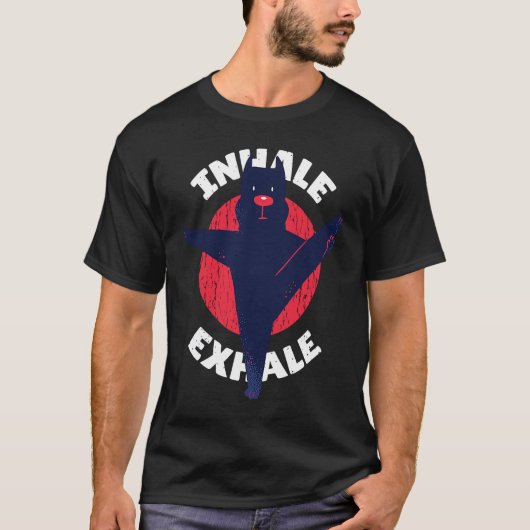 Inhale exhale yoga kat t-shirt (Voorkant)