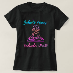 Inhaleer rust, adem stress uit - Kalme geest Yoga T-shirt