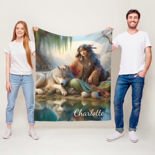 Inheems meisje geniet van een moment met haar wolf fleece deken (In situ)